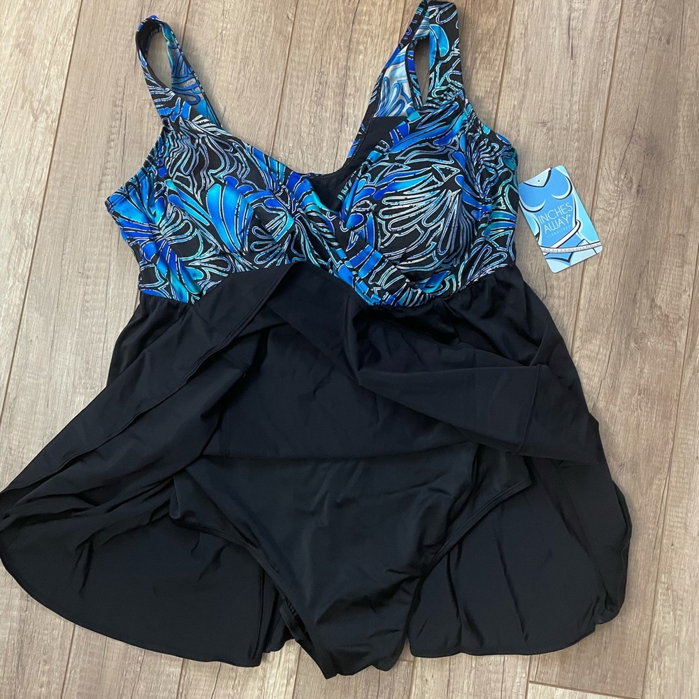 Longitude Women's Plus Ferntastic Draped Crossover Long Torso Swimdress Size 22W